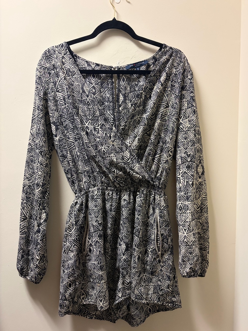 One Clothing Black & White Long-Sleeve Geometric Printed Romper Medium